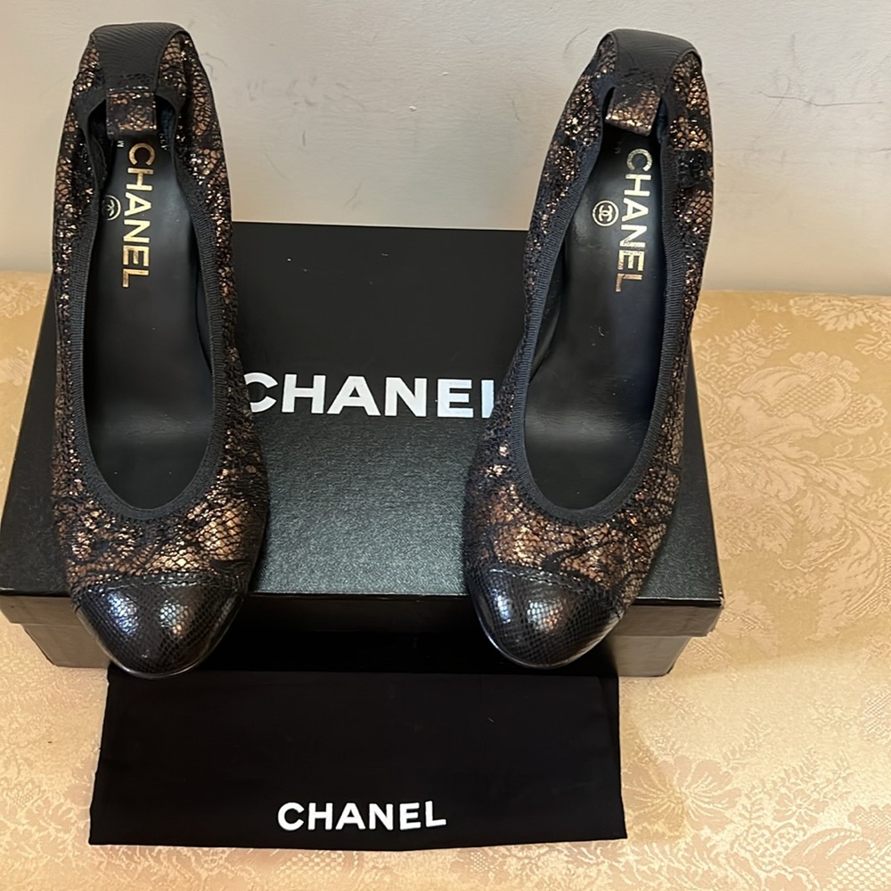 New Chanel shoes with original box - Picture 10 of 12